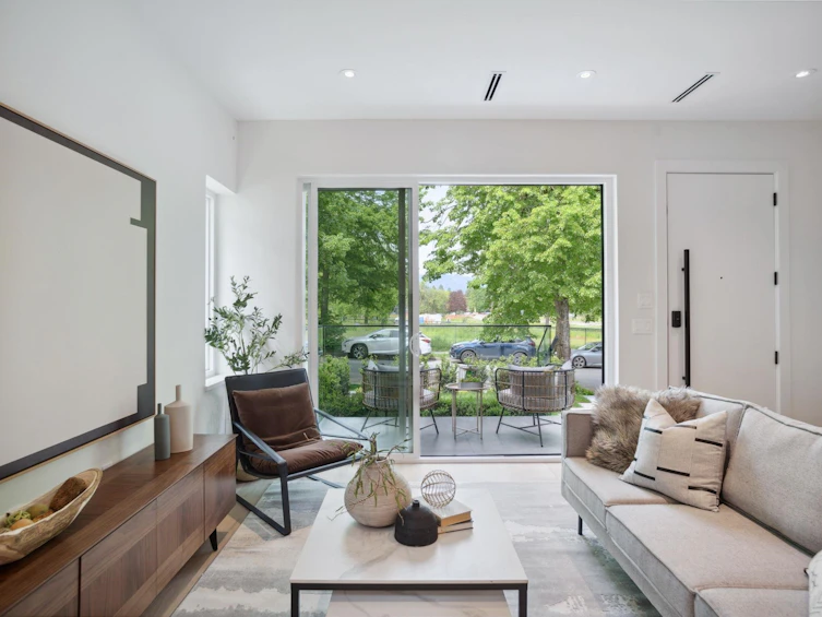 36 E 37th Avenue, Vancouver, BC, V5W 1E2 - 4