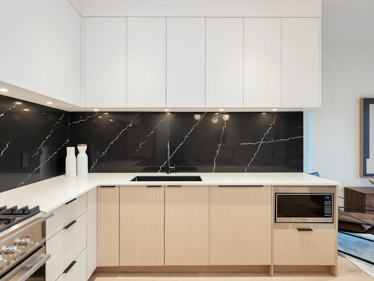 36 E 37th Avenue, Vancouver, BC, V5W 1E2 - 10