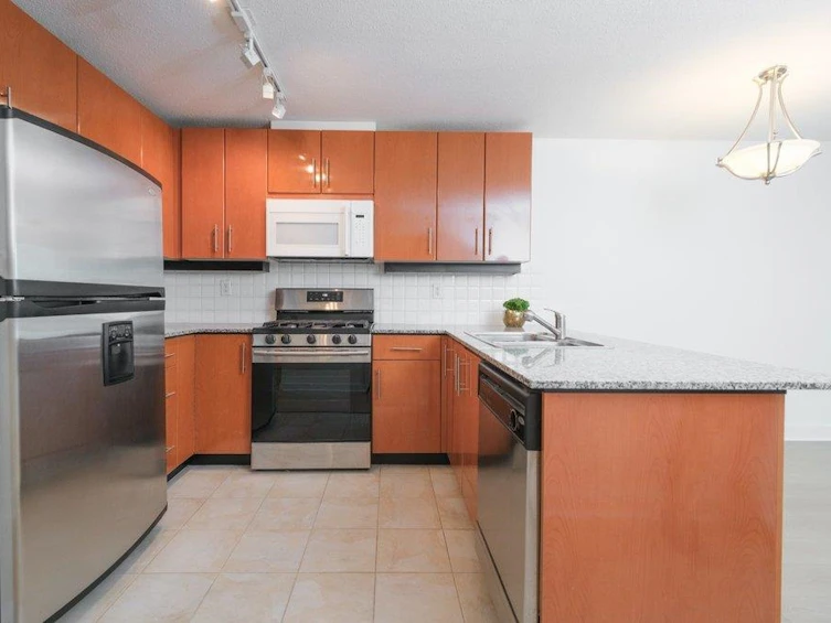 702-188 E Esplanade, North Vancouver, BC, V7L 4Y1 - 3