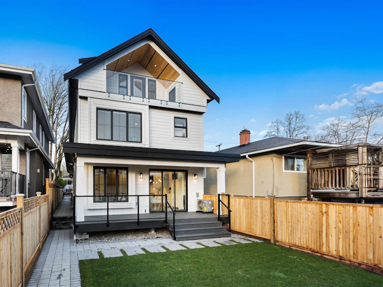 2-76 E 45th Avenue, Vancouver, BC, V5W 1W7 - 2