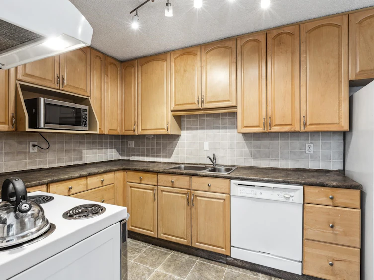 203-1412 Esquimalt Avenue, West Vancouver, BC, V7T 1K7 - 9