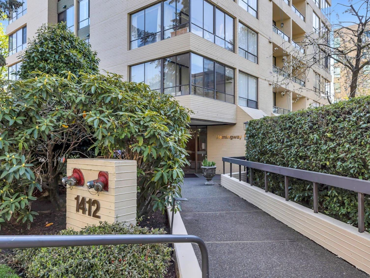 203-1412 Esquimalt Avenue, West Vancouver, BC, V7T 1K7 - 33