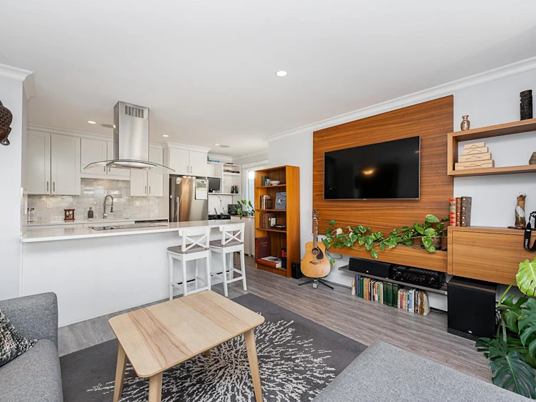 303-2040 Cornwall Avenue, Vancouver, BC, V6J 1E1 - 3