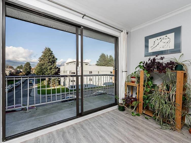 303-2040 Cornwall Avenue, Vancouver, BC, V6J 1E1 - 11