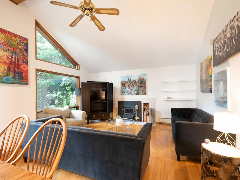 1581 Whitesails Drive, Bowen Island BC V0N 1G2