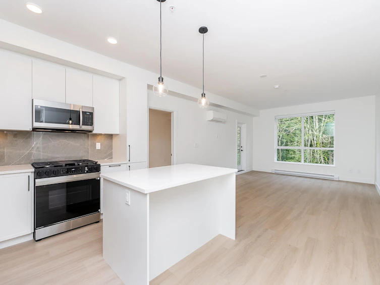 404-3480 146a Street, Surrey, BC, V3W 1E3 - 2