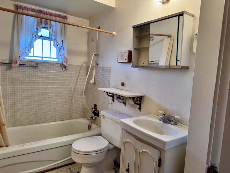 1417 E 20th Avenue, Vancouver, BC, V5N 2K5 - 8
