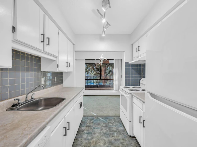 204-1877 W 5th Avenue, Vancouver, BC, V6J 1P5 - 13