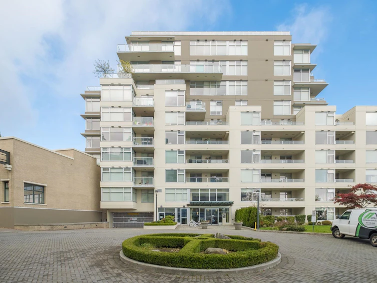 207-9288 University Crescent, Burnaby, BC, V5A 4X7 - 2