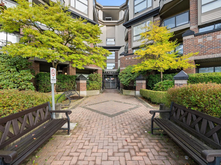 208-10866 City Parkway, Surrey, BC, V3T 2W9 - 2