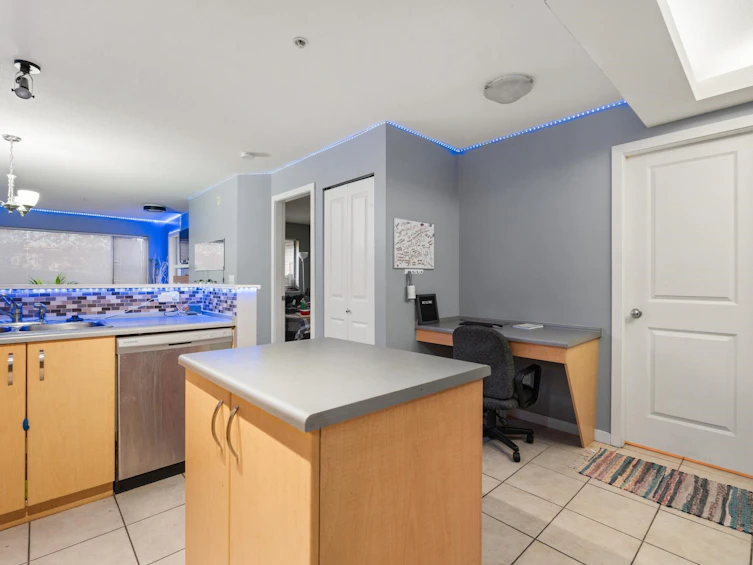 208-10866 City Parkway, Surrey, BC, V3T 2W9 - 6