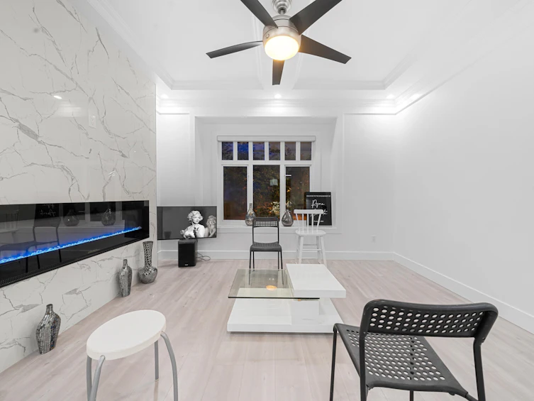 636 E 51st Avenue, Vancouver, BC, V5X 1C9 - 2