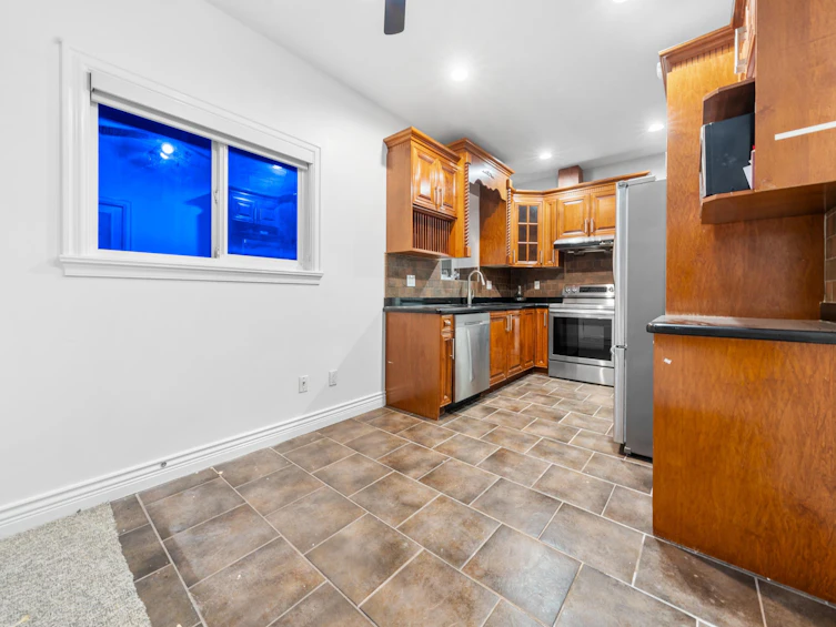 636 E 51st Avenue, Vancouver, BC, V5X 1C9 - 14