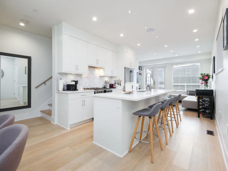 251 E 6th Street, North Vancouver, BC, V7L 1P4 - 2