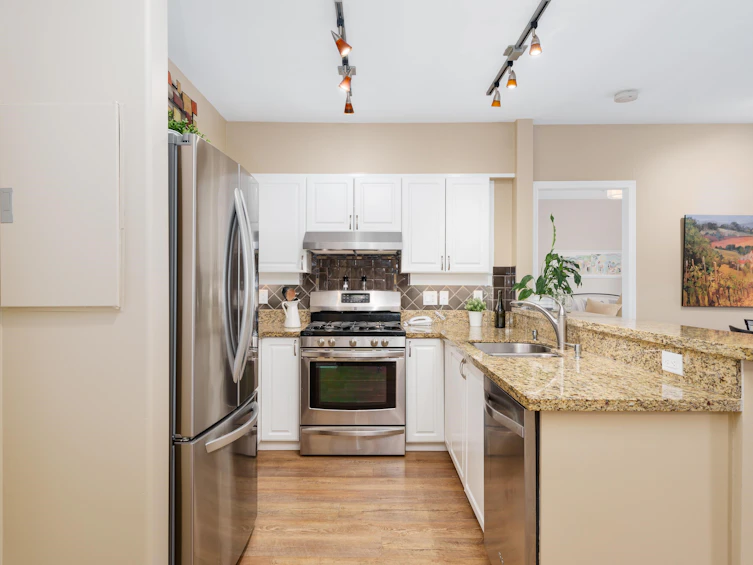 319-3629 Deercrest Drive, North Vancouver, BC, V7G 2S9 - 2