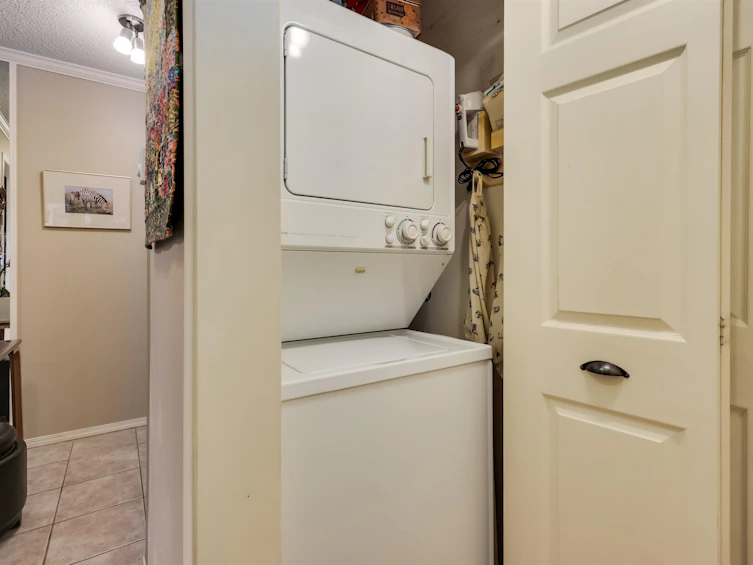 1327 W 8th Avenue, Vancouver, BC, V6H 3W4 - 21