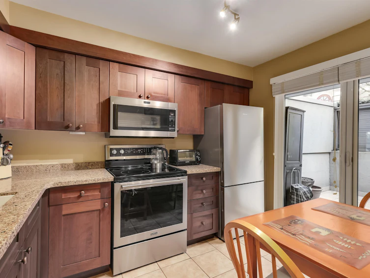 1327 W 8th Avenue, Vancouver, BC, V6H 3W4 - 9