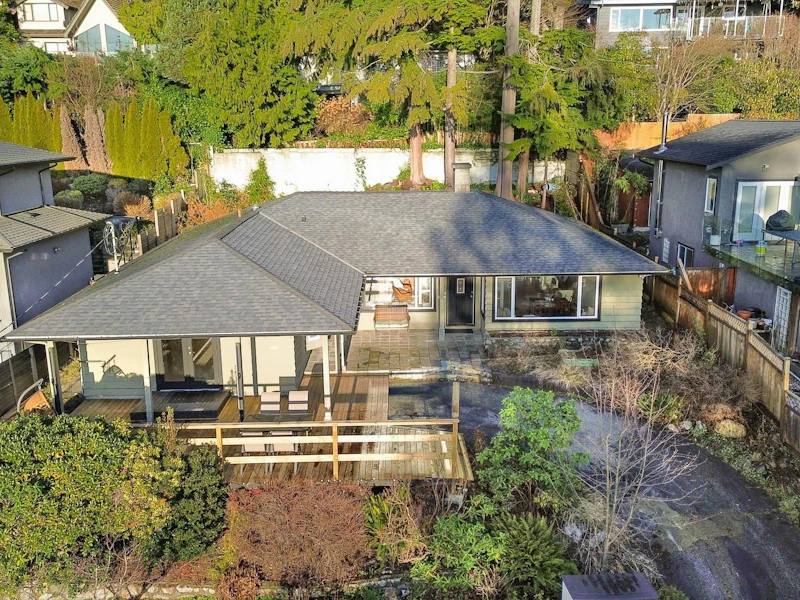 568 Alpine Court, North Vancouver BC V7R 2L6