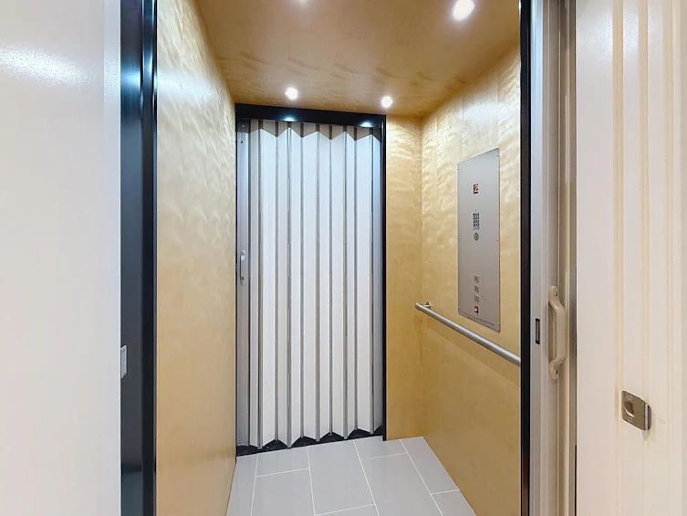 7488 Granville Street, Vancouver, BC, V6P 0G1 - 6