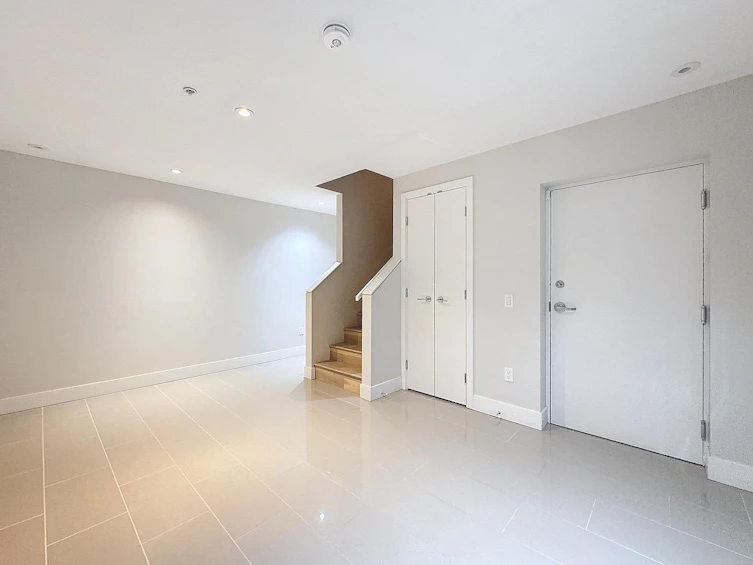 7488 Granville Street, Vancouver, BC, V6P 0G1 - 11