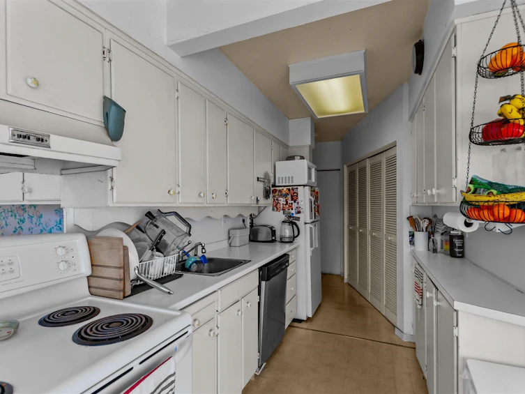 7244 Granville Street, Vancouver, BC, V6P 4X9 - 6
