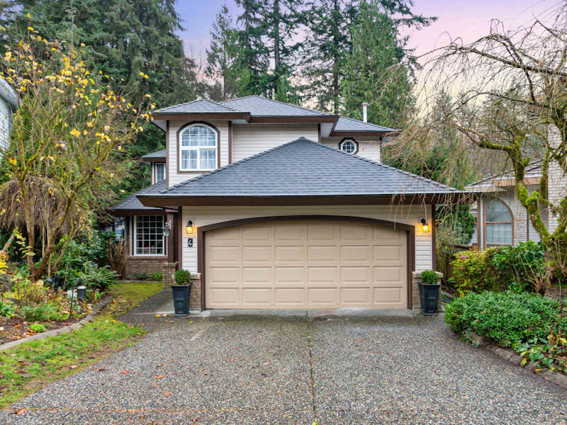 4 Foxwood Court, Port Moody BC V3H 4W7