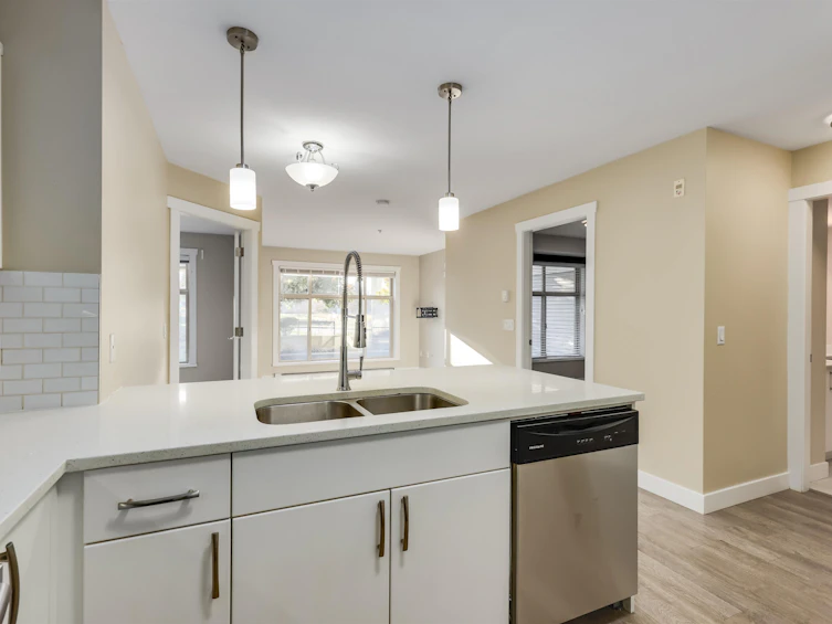 L101-13555 Gateway Drive, Surrey, BC, V3T 0B5 - 10