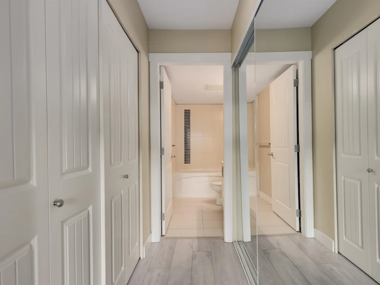 L101-13555 Gateway Drive, Surrey, BC, V3T 0B5 - 15