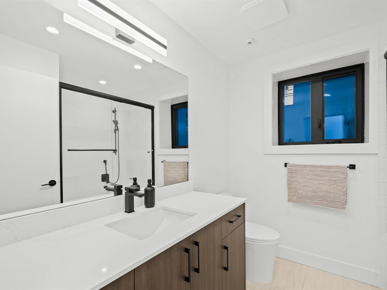 818 Drayton Street, North Vancouver, BC, V5L 4E2 - 28