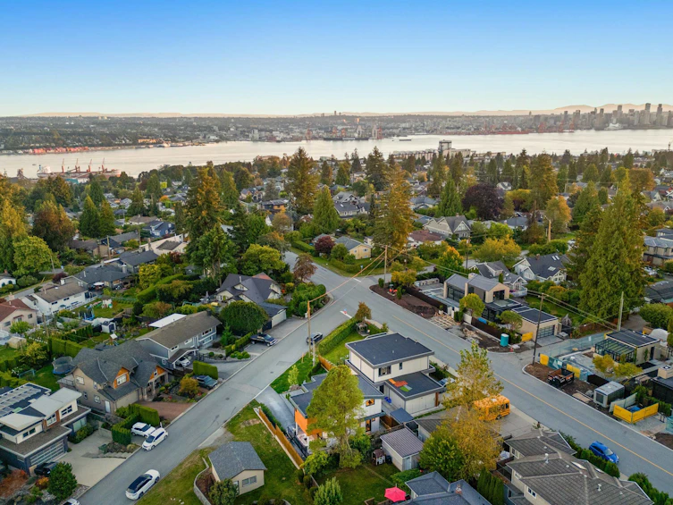 818 Drayton Street, North Vancouver, BC, V5L 4E2 - 35