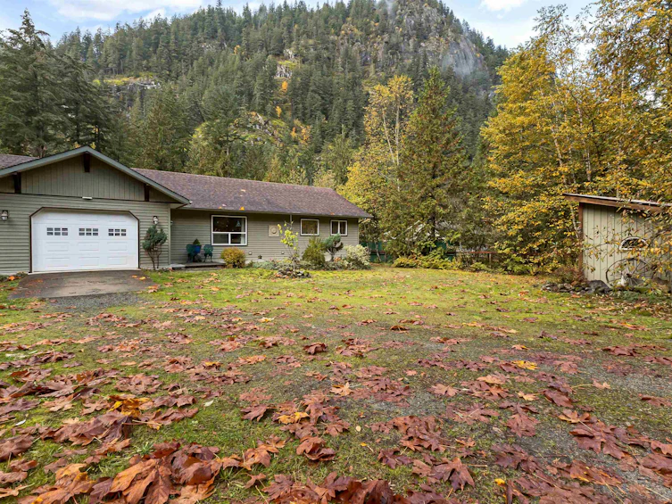 19601 Silver Skagit Road, Hope, BC, V0X 1L2 - 2