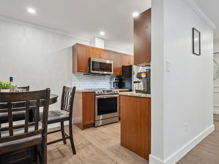 111-1955 Woodway Place, Burnaby, BC, V5B 4S5 - 10