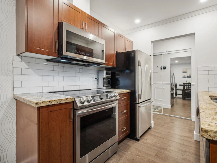 111-1955 Woodway Place, Burnaby, BC, V5B 4S5 - 12