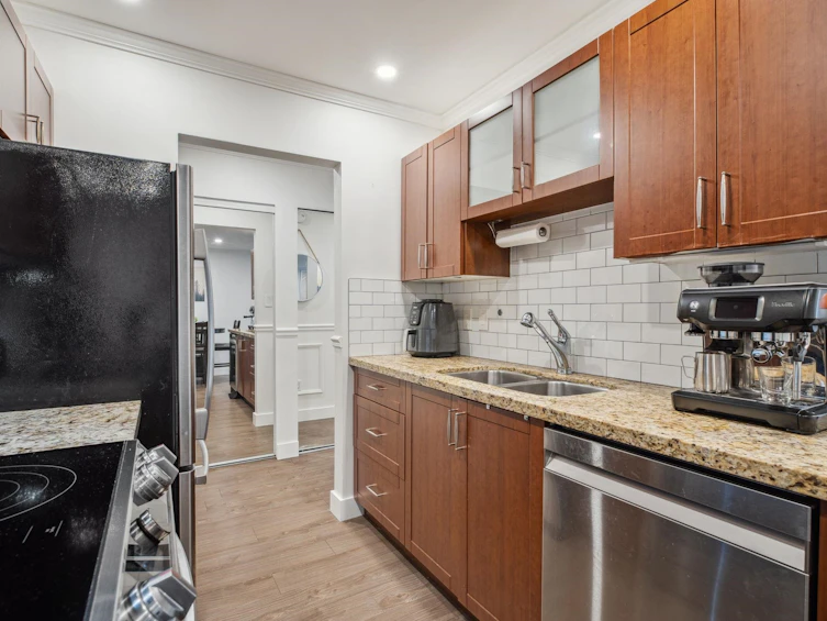 111-1955 Woodway Place, Burnaby, BC, V5B 4S5 - 14