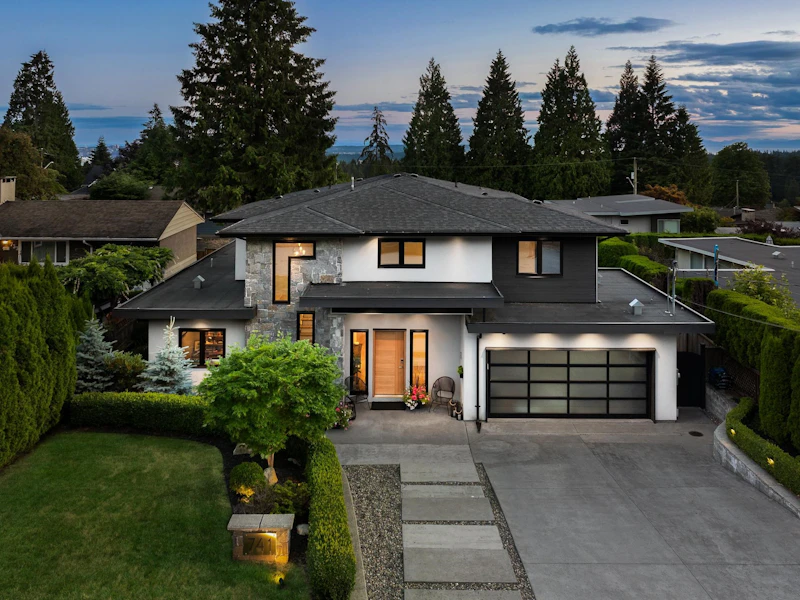 741 Winona Avenue, North Vancouver BC V7R 2B2