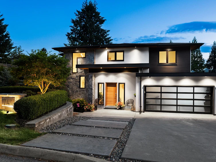 741 Winona Avenue, North Vancouver, BC, V7R 2B2 - 3