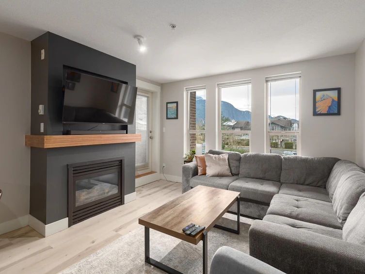 216-1211 Village Green Way, Squamish, BC, V8B 0R7 - 2