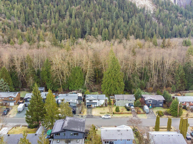37968 Magnolia Crescent, Squamish, BC, V8B 0X7 - 3