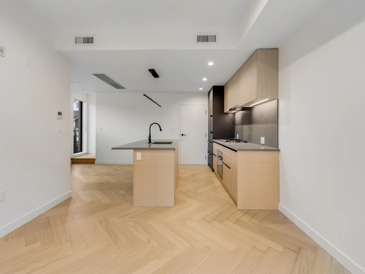 18-6788 Oak Street, Vancouver, BC, V6P 0L2 - 2