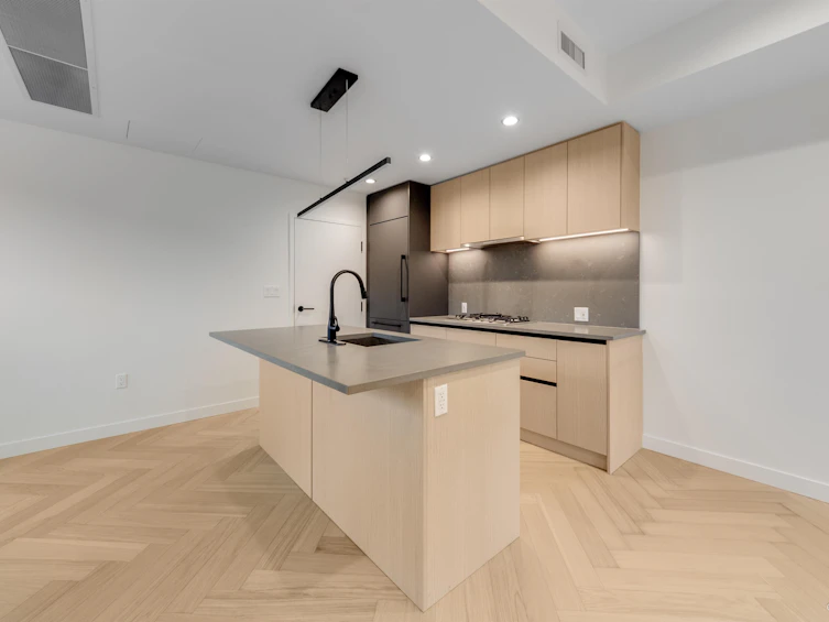 18-6788 Oak Street, Vancouver, BC, V6P 0L2 - 3
