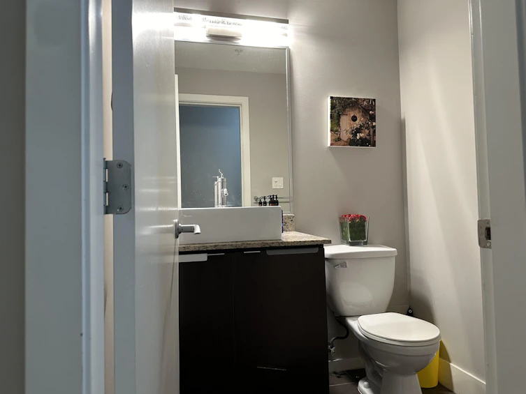282 E 11th Avenue, Vancouver, BC, V5T 2C3 - 25