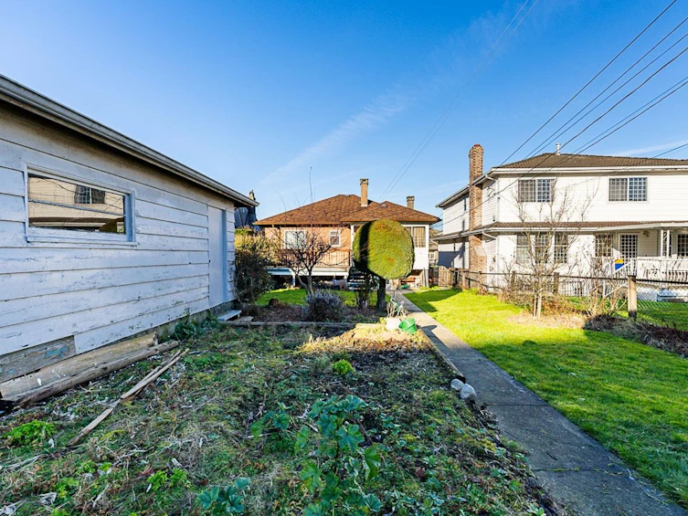2730 E 3rd Avenue, Vancouver, BC, V5M 1H4 - 9