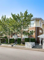 103 1375 View Crescent