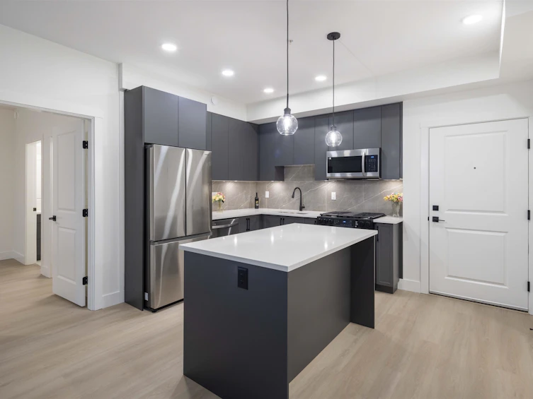 310-3480 146a, Surrey, BC, V4P 0H6 - 3