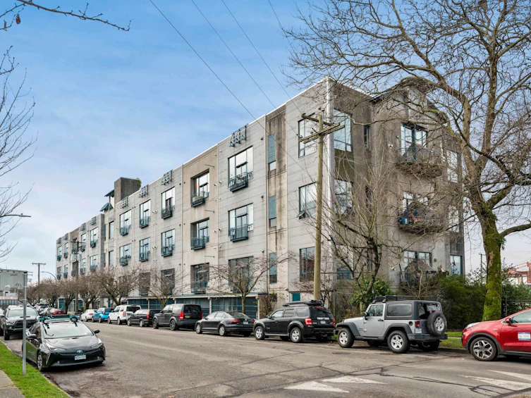 208-2001 Wall Street, Vancouver, BC, V5L 5E4 - 2