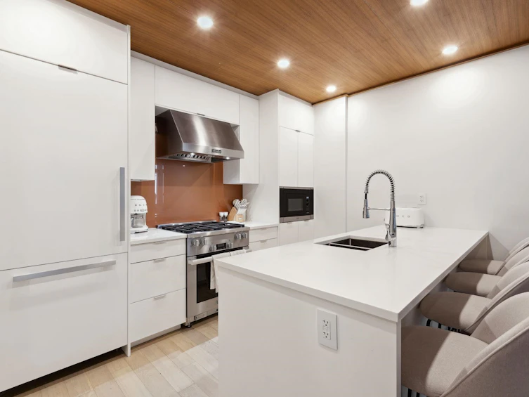 203-6693 Nelson Avenue, West Vancouver, BC, V7X 2B2 - 6