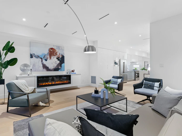 416 E 16th Street, North Vancouver, BC, V7L 2T5 - 2