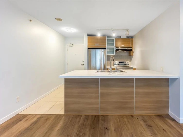 1402-9981 Whalley Boulevard, Surrey, BC, V3T 0G6 - 2