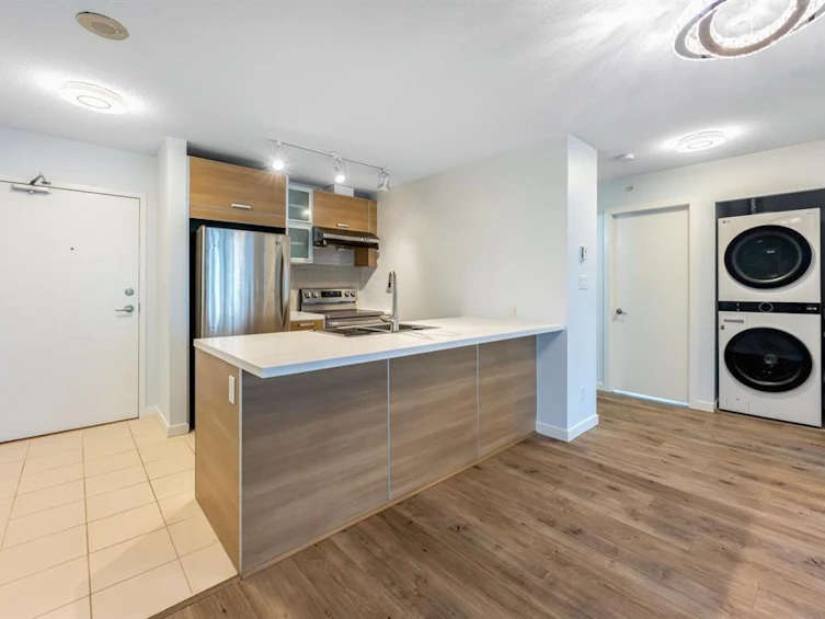 1402-9981 Whalley Boulevard, Surrey, BC, V3T 0G6 - 4