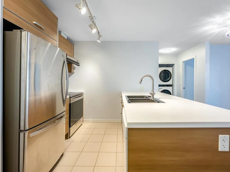 1402-9981 Whalley Boulevard, Surrey, BC, V3T 0G6 - 6